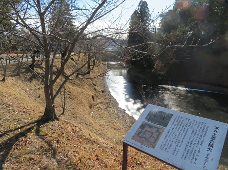 上田城跡のお堀の西側。