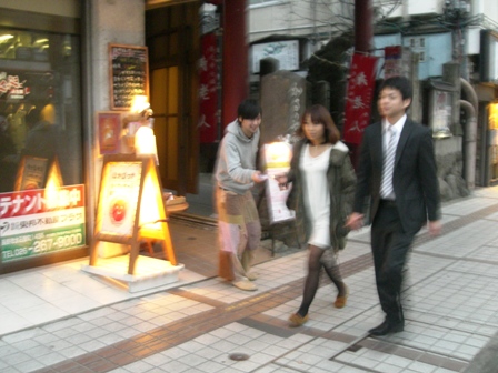 チラシ配りはじめました～。