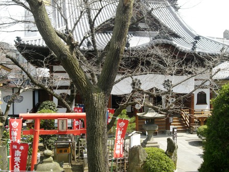花粉の季節にこそ部屋干し。