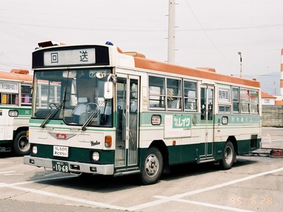 【川中島バス】 ひと昔前の“41072号車”!?