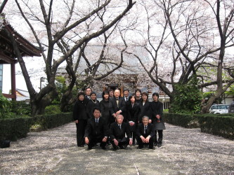 東京、桜吹雪の法事