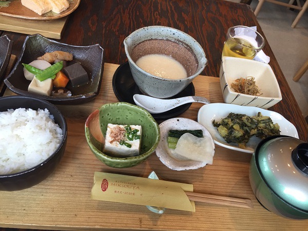 かまど炊きごはん　　御厨　　さん　　で　　ランチ　　☆