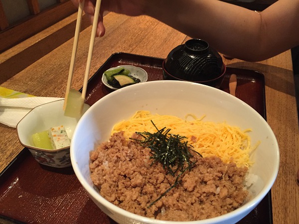 炭火焼鳥　　こみやま 　　さん　　で　　ランチ　　☆