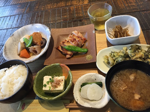 かまど炊きご飯　　御厨　　さん　　で　　ランチ　　☆