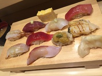 ワイン・寿司・天ぷら　　魚が肴　　　さん　　で　　お寿司　　☆