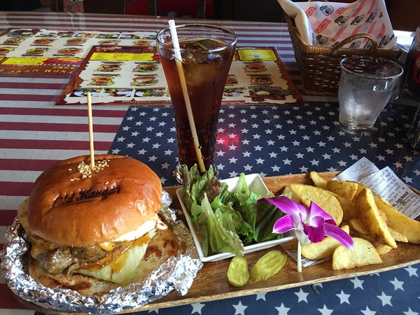 アメリカンダイナー　　オールドハンガー　　さん　で　　ランチ　　☆