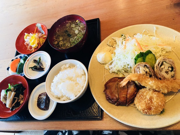 鶯宿亭　　さん　　で　　ランチ　　☆