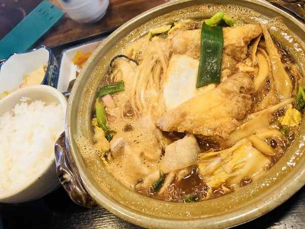 うどん　　そば　の　勢川　　さん　　で　　味噌煮込み　　☆
