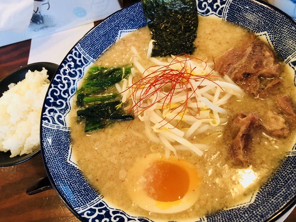 ラーメン　　とりたま　　さん　　で　　ランチ　　☆