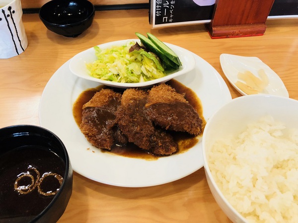 とんかつ　　　とし峰　　さん　　で　　ランチ　　　☆