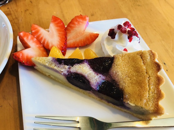 ナチュラルカフェ　　　イーナ　　さん　　で　　ランチ　　　☆