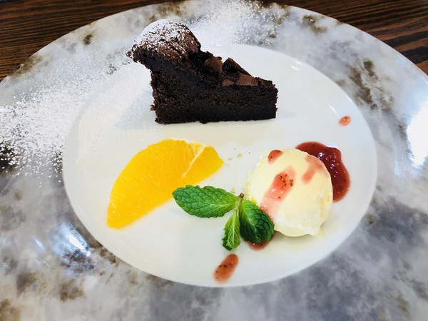 ビストロ　　ラ　　ジョア　　さん　　で　　ランチ　　☆