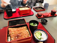 つきじ　宮川本廛　　　さん　　で　　　うな重　　　☆