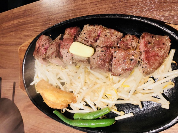 １ポンドのステーキ　　　タケル　　さん　　　で　　　ランチ　　☆