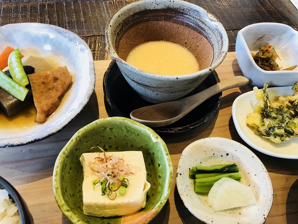 かまど炊きごはん　　御厨　　さん　　で　　　ランチ　　☆