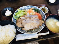 洋食屋　　　ポニー　　　さん　　で　　ランチ　　　☆