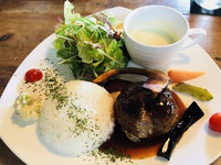 比奈カフェ　　さん　　で　　ランチ　　　☆