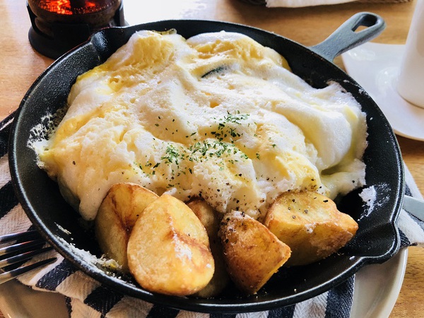 エロイーズカフェ　　さん　　で　　ランチ　　　☆