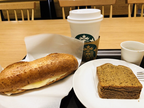 スターバックス　　さん　　で　　　ランチ　　☆