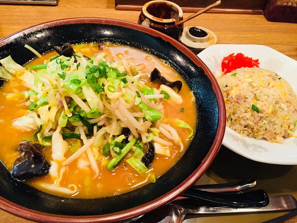 さんぽう亭　　さん　　で　　ラーメン　　☆