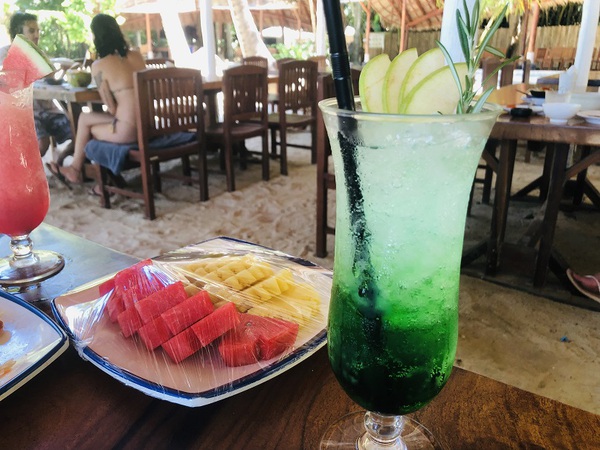 コーラル島　バナナビーチで　ランチ　in 　プーケット
