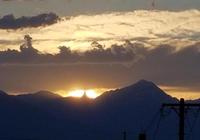 ’槍’の先に夕日