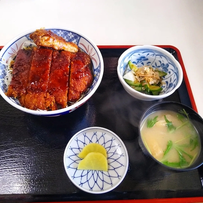 伊那市高遠のお食事処みすゞ（みすゞ食堂）にてソースカツ丼。メニュー豊富な街の食堂ですね