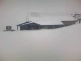 八方池山荘は雪が降り出しました。
