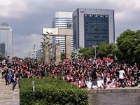 幕張メッセと言うライブハウスで躍動！＠ONE OK ROCK 2015 “35xxxv” JAPAN TOUR
