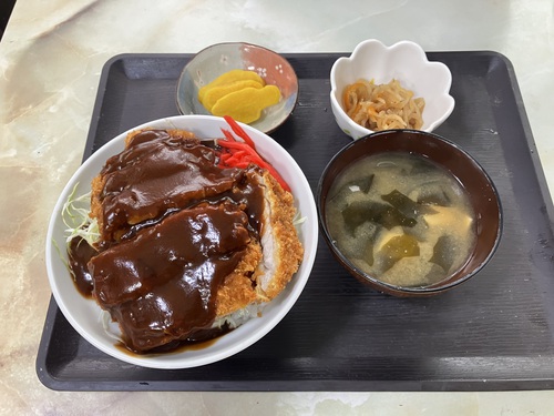 大糸線安曇追分駅から歩いて5秒「橋本屋食堂」　名物デミソースカツ丼　＠安曇野市ランチグルメ