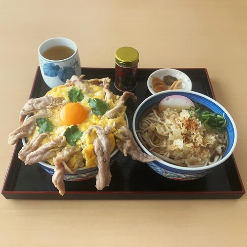 信州福味鶏せせり親子丼＋たぬき蕎麦セット　＠大町市金ちゃん亭