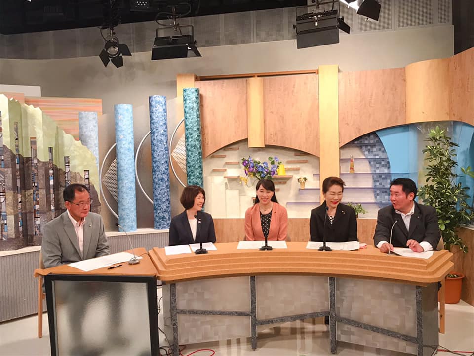【テレビ松本での委員会レポート収録】