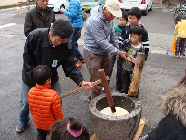 地域のページ 古牧地区 各区の写真:子供会餅つき大会が行われました［五分一］