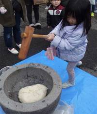 三世代交流餅つき大会［五分一区］