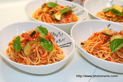 ズッキーニとベーコンのトマトパスタ