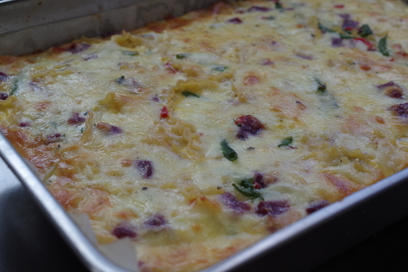 La frittata di patate viola e pancetta affumicata in casa