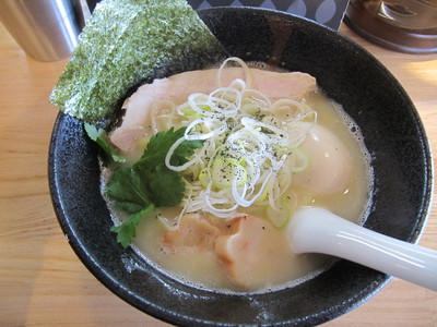 月の兎影　鯛のあらをふんだんに使った鯛白湯ラーメン＠松本市