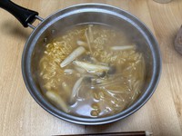 夜中に食べたくなる辛ラーメンとアロマオイル