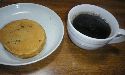 休みの日はお菓子を…