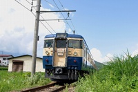 大糸線をゆく１１５系横須賀色