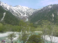 昨日も午前中は穏やかないい天気、穂高連峰の峰々もきれいに見えていた