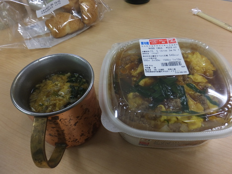 昨日はあめがふったり止んだりの天気、レンゲツツジがきれいに咲いている