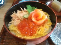 あけぼの寿司 鮭いくら丼ランチ