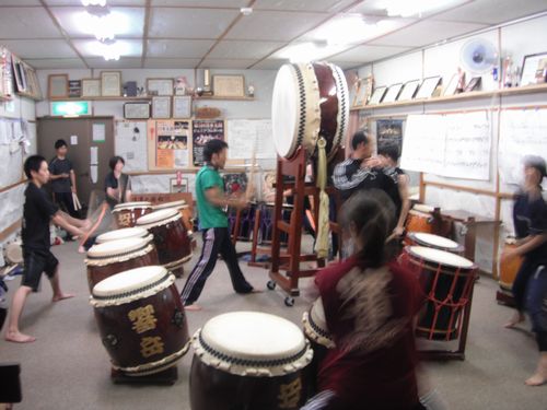 信濃国松川響岳太鼓　練習風景です。　