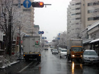 雪の表参道