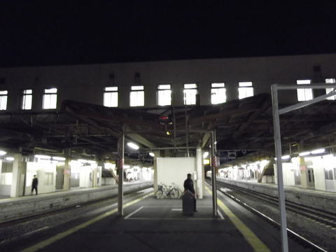 夜の塩尻駅