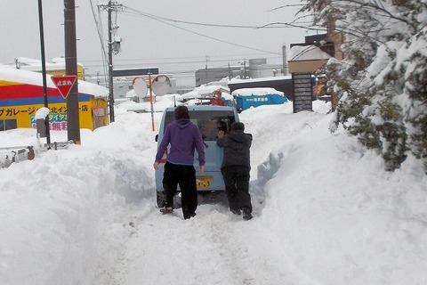 雪は止みましたが・・・