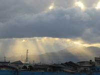 昨日の夕空（天使の梯子・彩雲）