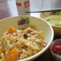給食玄蕃の丞丼美味し・夜は学校運営協議会