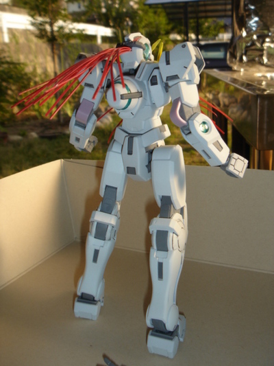 HGナドレ、骨骨ガンダムに見える。